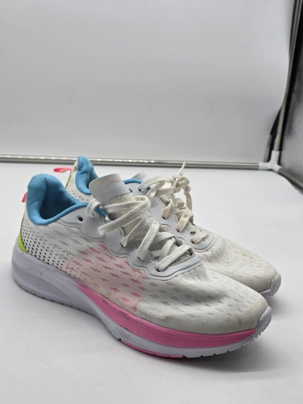 Avia Shoes Womens 9 Deluxe Trainer Mesh Running Sneakers Damaged NWA41-AC001
